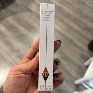 Charlotte Tilbury Glowgasm Beauty Light Wand in pinkgasm brand new
